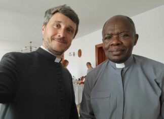 Wakacyjne rekolekcje z ugandyjskim charyzmatykiem