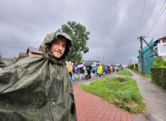 Pielgrzymowanie w deszczu – Serwis pielgrzymkowy 2024 #2