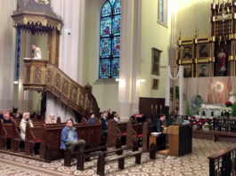 Plotka o kradzieży Ciała Jezusa trwa do dziś, Ty plotkujesz? – Proste kazanie na Poniedziałek Wielkanocny 2025