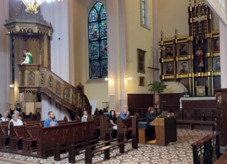 Dlaczego mamy modlić się za wszystkich polityków? -Proste kazanie 2025