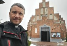 Pogrzeb w XVI-wiecznym kościele