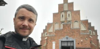 Pogrzeb w XVI-wiecznym kościele