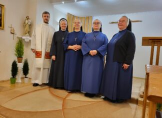 Sobotni poranek na Mszy świętej w kaplicy u Sióstr Służebniczek