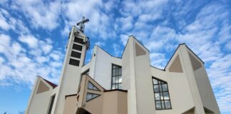 Poranne tygodniowe zastępstwo w parafii pochodzenia