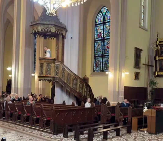 Skandaliczne zachowanie św. Franciszka wobec Papieża Honoriusza III – Proste Kazanie 2026
